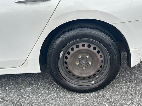 Used 2014 Nissan Sentra S image 19