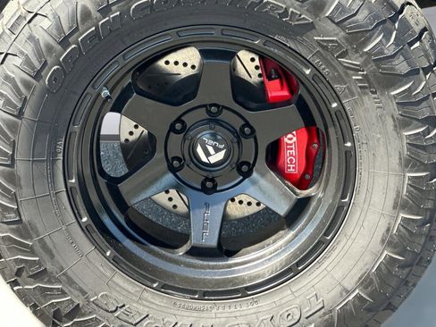 Used 2019 Toyota Tacoma TRD Off-Road w/ Technology Package AWD/4WD image 11