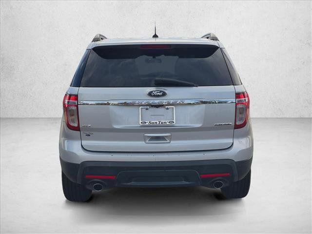 Used 2015 Ford Explorer XLT w/ Equipment Group 202A FWD image 5