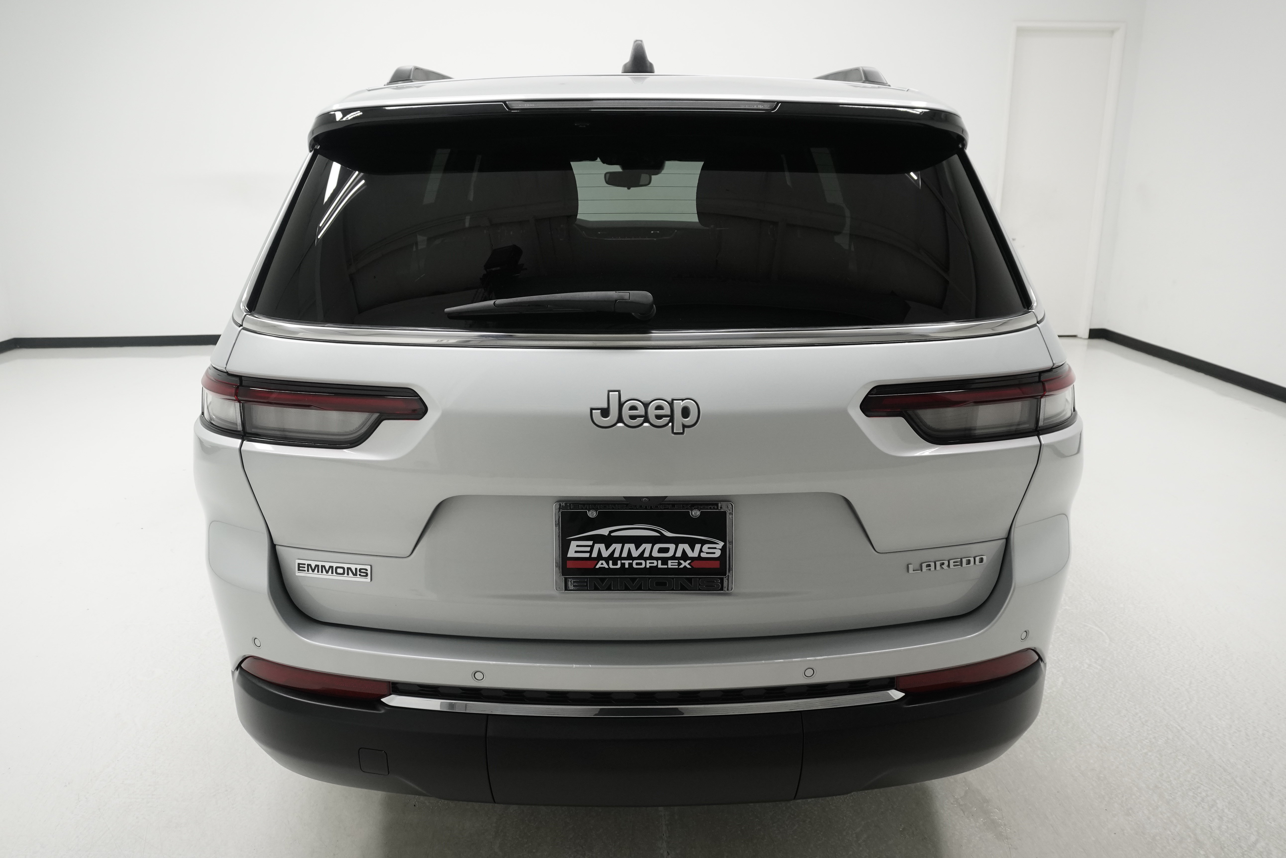 Used 2025 Jeep Grand Cherokee L Laredo w/ Trailer Tow Package RWD image 5