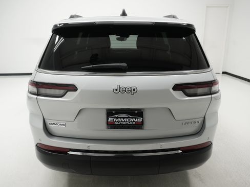 Used 2025 Jeep Grand Cherokee L Laredo w/ Trailer Tow Package RWD image 5