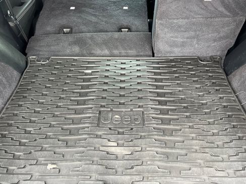 Used 2014 Jeep Grand Cherokee Overland w/ Advanced Technology Group image 15