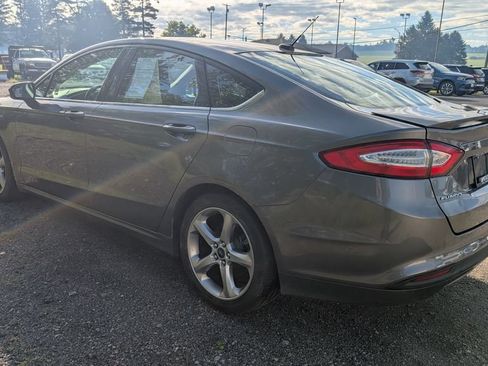 Used 2014 Ford Fusion SE w/ Equipment Group 201A FWD image 3