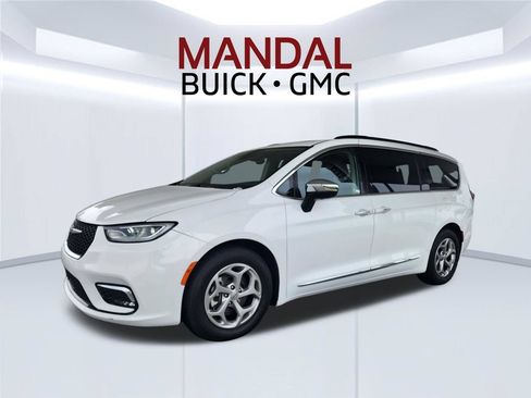 Used 2023 Chrysler Pacifica Limited FWD image 1