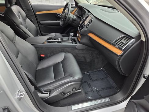 Used 2021 Volvo XC90 T6 Momentum AWD/4WD image 22