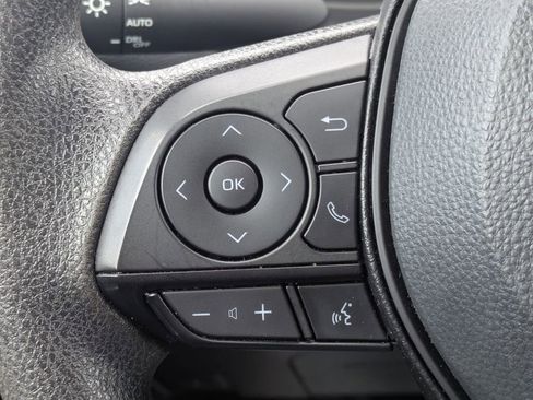 Used 2025 Toyota RAV4 XLE AWD/4WD image 25