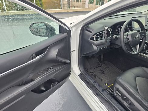 Used 2024 Toyota Camry XLE FWD image 19