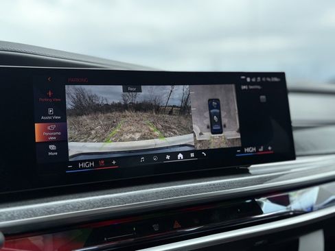 Used 2025 BMW 760i xDrive w/ Luxury Rear Seating Package image 8