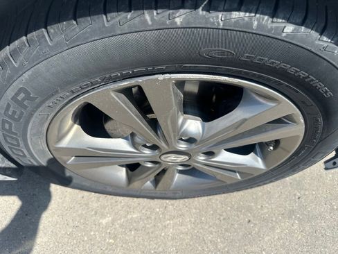 Used 2018 Hyundai Elantra SEL FWD image 3