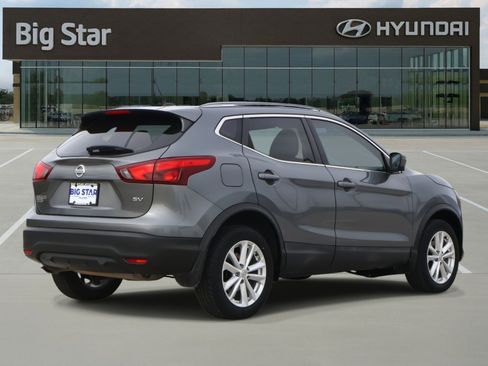 Used 2018 Nissan Rogue Sport SV w/ SV Technology Package image 4