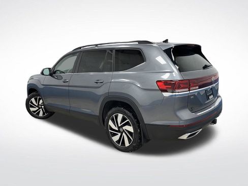 Used 2024 Volkswagen Atlas SE image 3