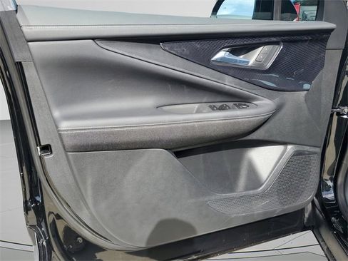 New 2025 Chevrolet Blazer EV LT image 18