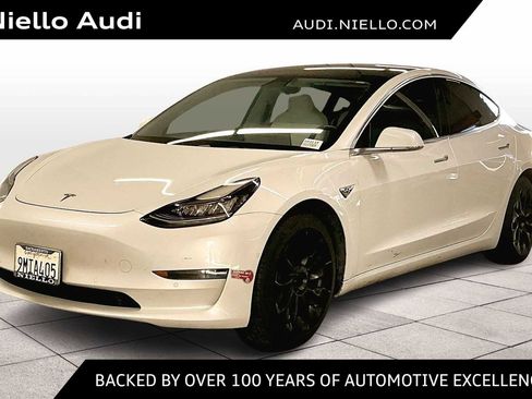 Used 2020 Tesla Model 3 Standard Range Plus image 1