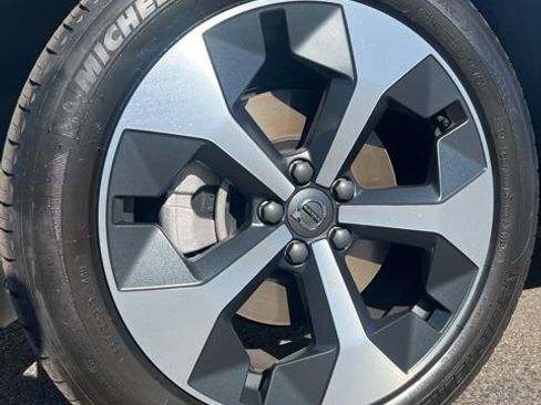 New 2025 Volvo XC40 B5 Core w/ Climate Package image 31