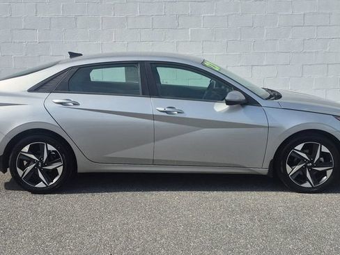 Used 2023 Hyundai Elantra SEL w/ Convenience Package FWD image 11