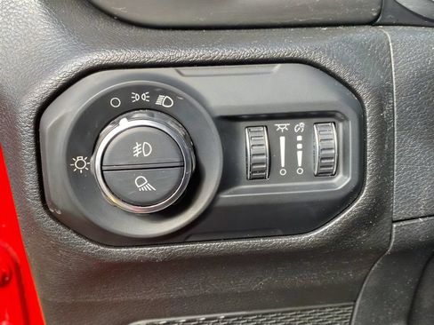 Used 2022 Jeep Gladiator Sport AWD/4WD image 13