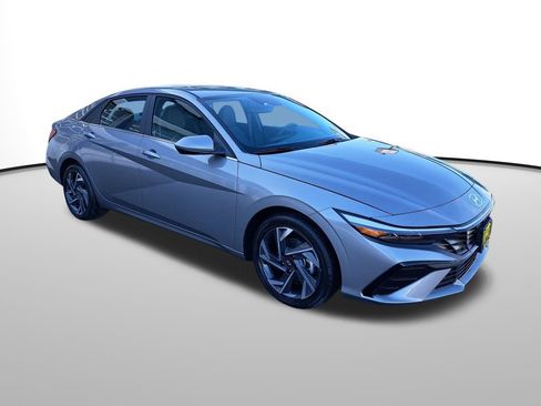 New 2025 Hyundai Elantra SEL image 3