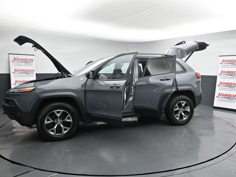 Used 2014 Jeep Cherokee Trailhawk w/ Comfort/Convenience Group image 43