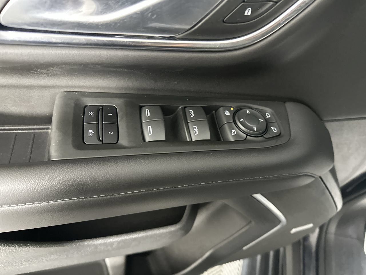 Used 2022 Chevrolet Tahoe LT w/ Luxury Package RWD image 3