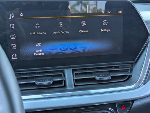 Used 2025 Chevrolet Trax LT w/ LT Convenience Package image 21