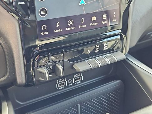 New 2026 RAM 1500 4x4 Crew Cab image 25