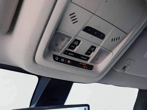 Used 2021 GMC Acadia Denali w/ Denali Technology Package FWD image 23