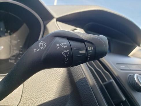 Used 2018 Ford Focus SE FWD image 27