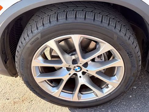 Used 2024 BMW X5 xDrive40i w/ Premium Package AWD/4WD image 9