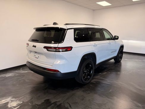 Used 2025 Jeep Grand Cherokee L Altitude RWD image 23