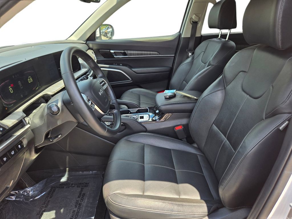Certified 2023 Kia Telluride EX w/ EX Captain's Chair Package FWD image 17