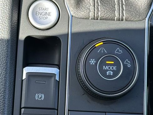 Used 2023 Volkswagen Atlas Cross Sport SE image 24