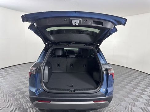 New 2026 Chevrolet Equinox LT w/ Convenience Package II AWD/4WD image 13