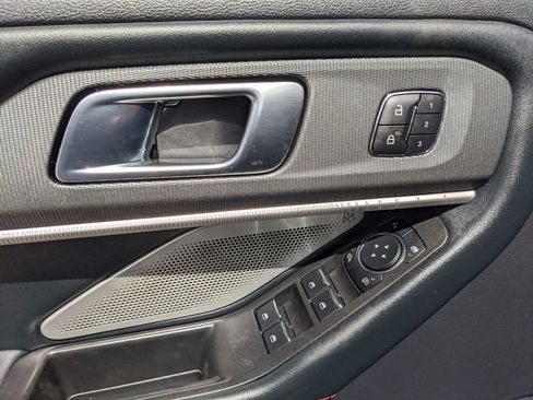 Used 2025 Ford Explorer ST image 18