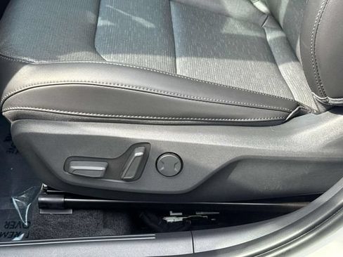 Used 2025 Kia Niro FWD image 16