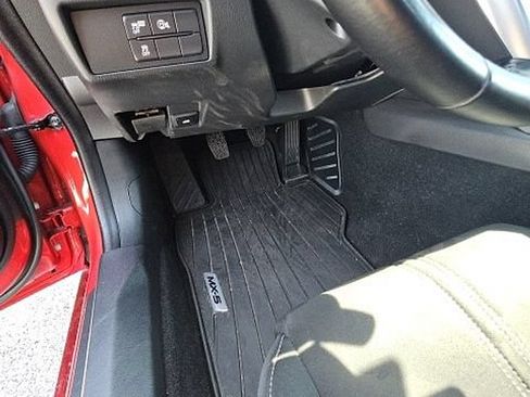 Used 2025 MAZDA MX-5 Miata Club RWD image 13