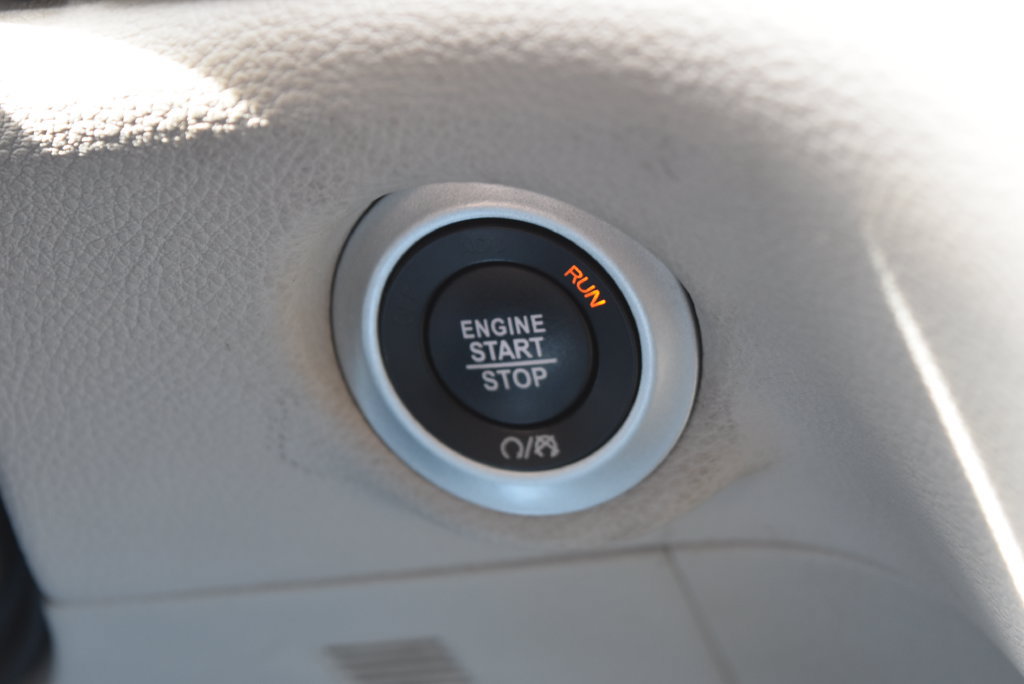Used 2024 Chrysler Pacifica Limited FWD image 19