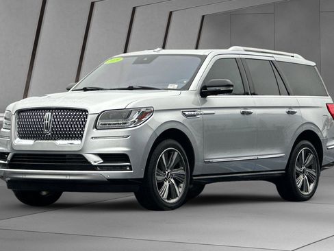 Used 2019 Lincoln Navigator Reserve image 8