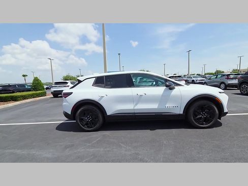 New 2026 Chevrolet Equinox EV LT w/ Midnight Package FWD image 16