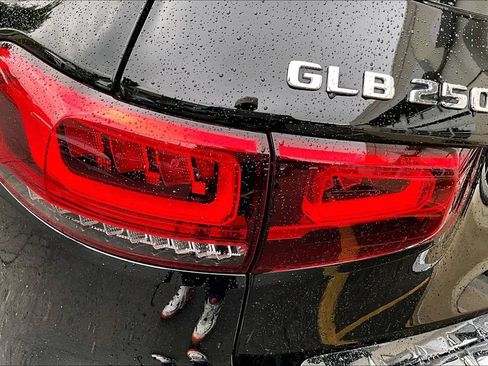 Certified 2022 Mercedes-Benz GLB 250 4MATIC image 32