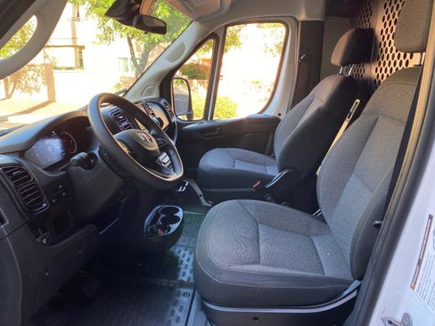 Used 2025 RAM ProMaster 2500 w/ U-Haul Equipment Group FWD image 36