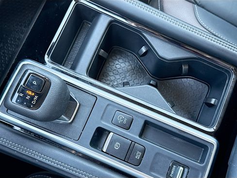 Used 2025 Nissan Pathfinder Platinum FWD image 30
