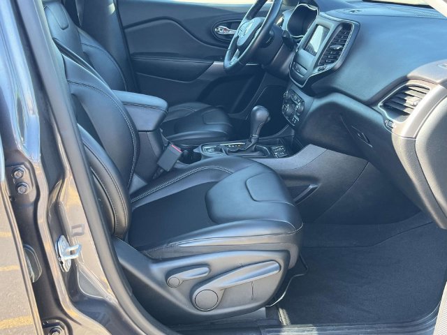 Used 2019 Jeep Cherokee Latitude Plus FWD image 23