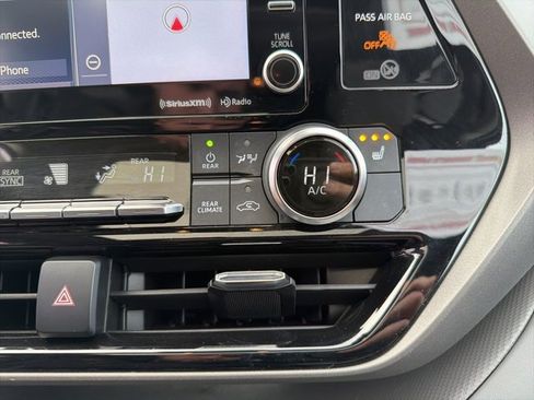 Certified 2022 Toyota Highlander XLE image 27