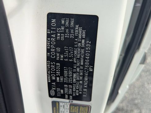 Used 2011 Kia Sedona EX w/ Luxury Pkg FWD image 30
