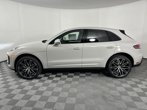 Certified 2025 Porsche Macan image 2