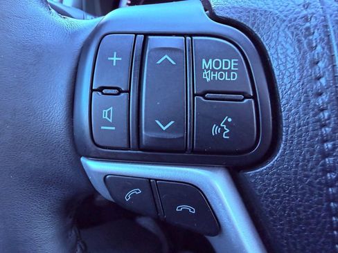 Used 2017 Toyota Highlander XLE image 21