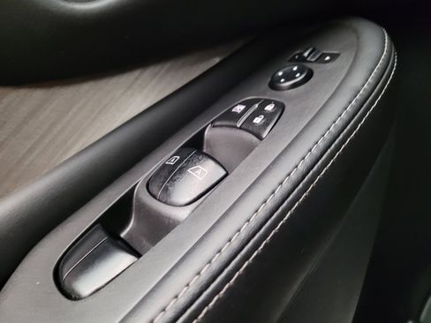 Used 2018 Nissan Murano SV w/ Premium Package AWD/4WD image 27