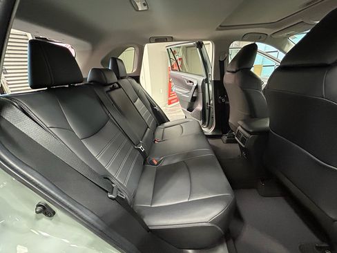 Used 2019 Toyota RAV4 XLE Premium w/ Cold Weather Package AWD/4WD image 44