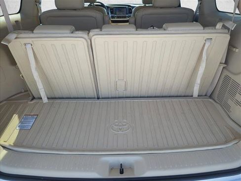 Used 2019 Toyota Highlander Limited image 26