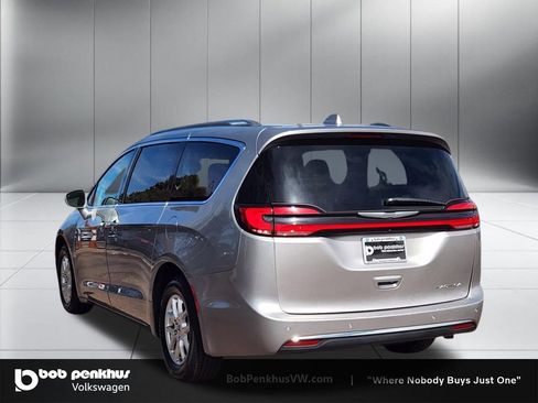 Used 2021 Chrysler Pacifica Touring-L image 26